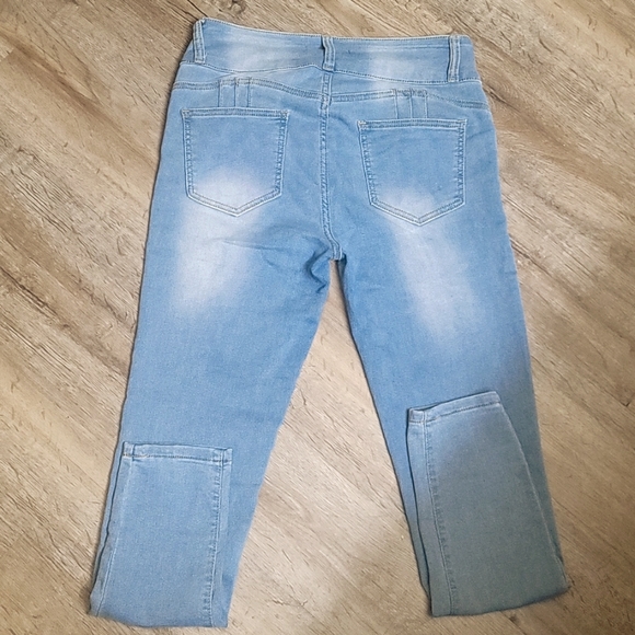 Womens BlueJeans SKINNY Jeans. Size: 15. THREE Button & Zipper. 65% Cotton. 10% - Picture 3 of 5